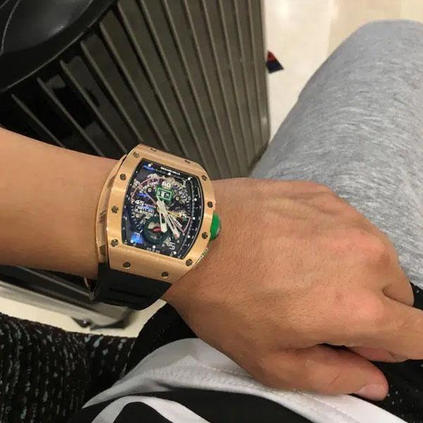 Minh Nhựa mặc chiếc áo bằng cả gia tài một đời của người khác-8