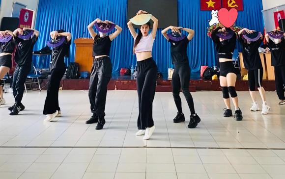 Hoài Linh - Thủy Tiên cùng trở lại showbiz sau ồn ào từ thiện-4