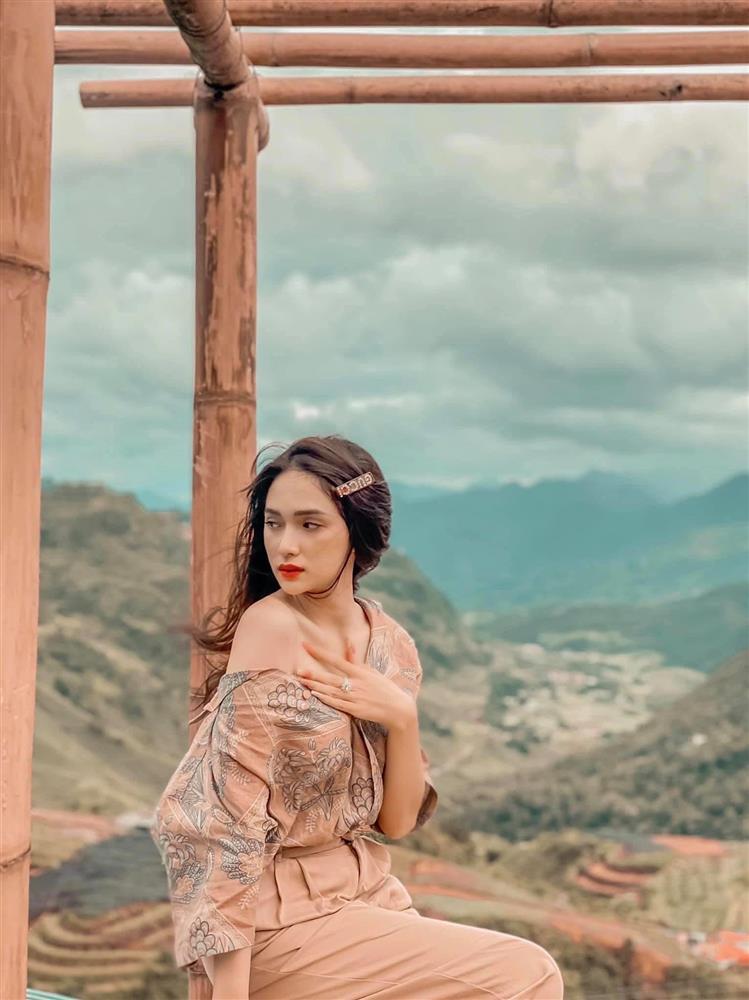 Hoa hậu Hương Giang viết thư xin lỗi trước khi vào tuổi 30-3