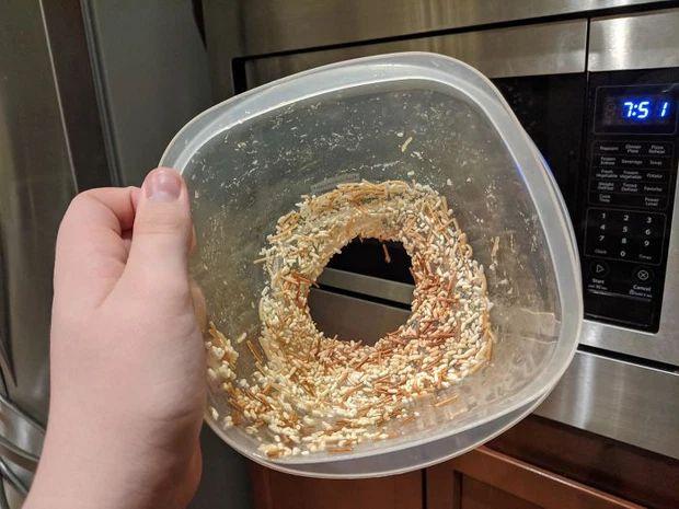 Khi hội ngáo ngơ lần đầu sử dụng lò vi sóng và cái kết-1