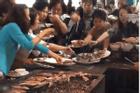 Tại sao các nhà hàng buffet luôn có lãi dù khách ăn nhiều phát sợ?