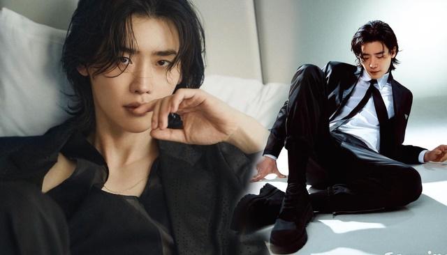 Kiểu tóc mới của Lee Jong Suk khiến anh trông lãng tử và đào hoa.