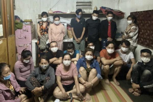 Phá sòng bạc có người nhiễm COVID-19-1