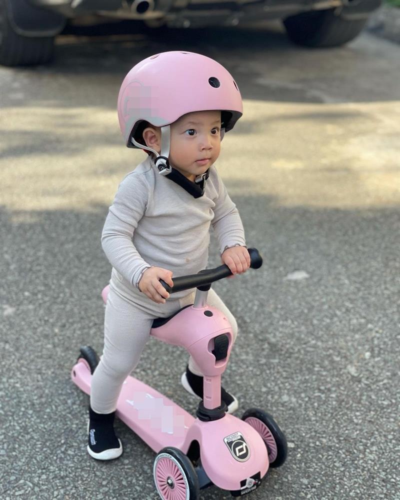 Con gái Hồ Ngọc Hà ngày bận đủ việc, cưng xỉu từng phút giây-13