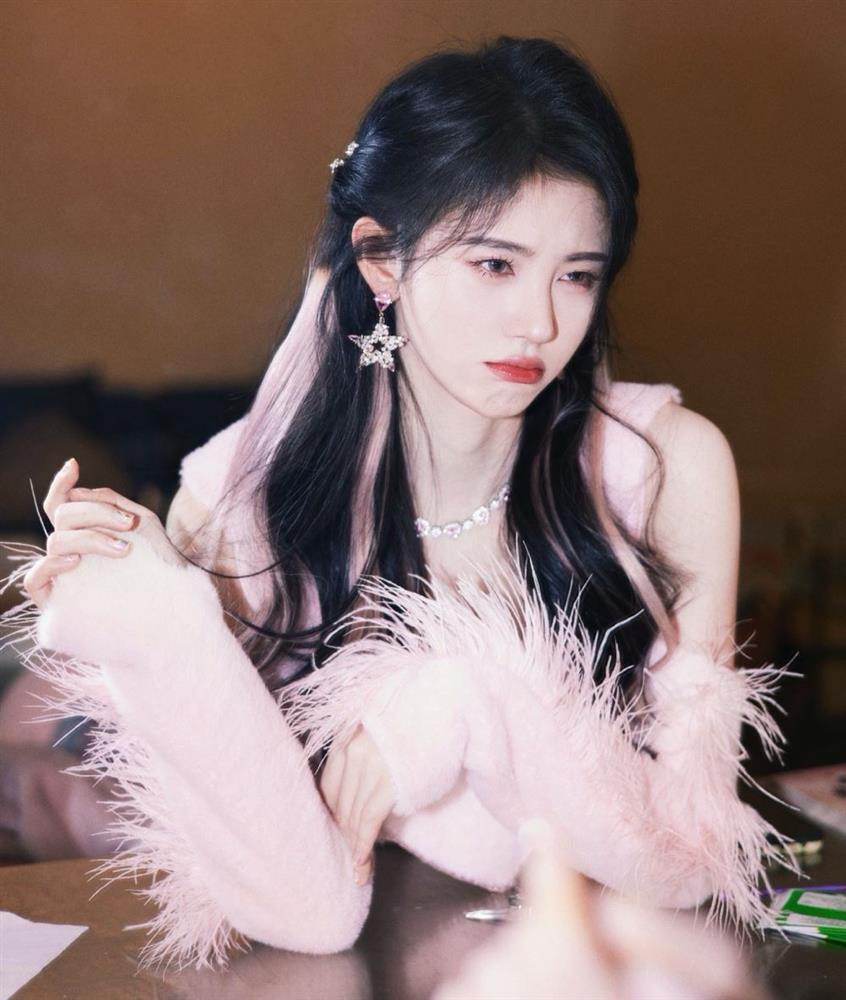 Năm 2021 đáng nhớ với những tạo hình đẹp nức nở của Cúc Tịnh Y-1