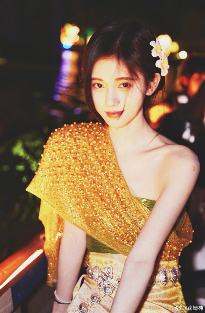 Năm 2021 đáng nhớ với những tạo hình đẹp nức nở của Cúc Tịnh Y-17