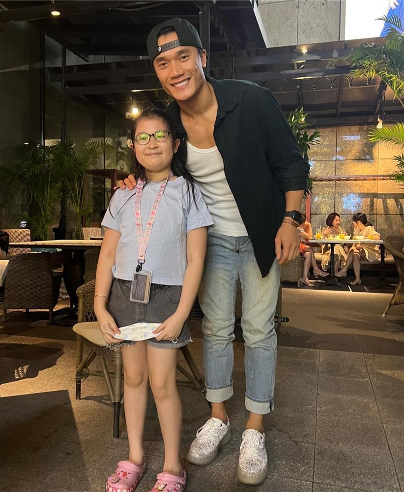 Con trai Huy Khánh trổ mã cao ngang ngửa Bùi Tiến Dũng-1