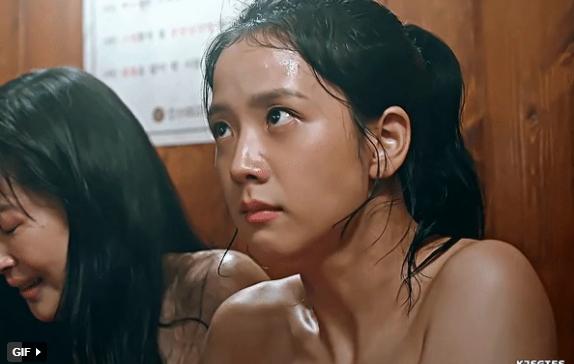 Jisoo để mãi kiểu tóc làm lộ nhược điểm trong phim mới-1