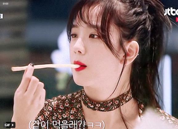 Jisoo để mãi kiểu tóc làm lộ nhược điểm trong phim mới-5