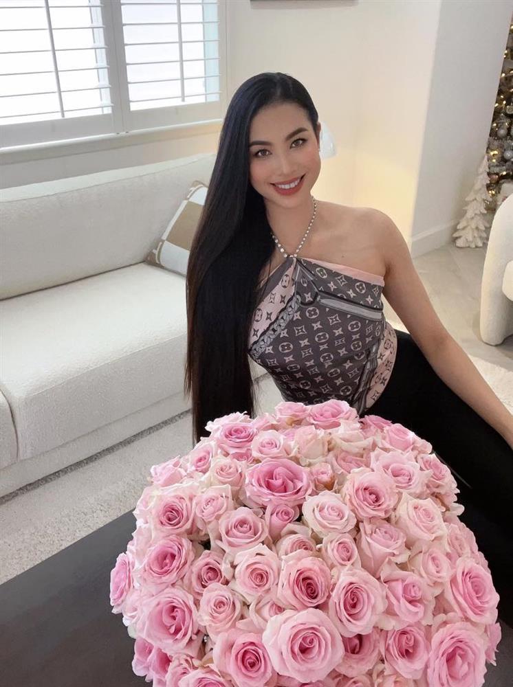 Mẹ Phạm Hương khoe sắc nổi bật không kém con gái hoa hậu-1