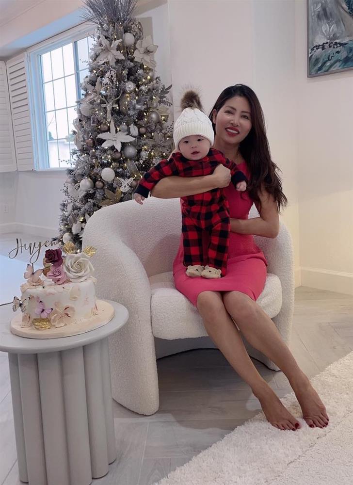 Mẹ Phạm Hương khoe sắc nổi bật không kém con gái hoa hậu-5