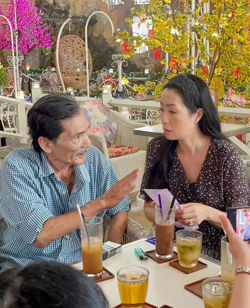 Ảnh Thương Tín vui vẻ nhận tiền từ Trịnh Kim Chi nóng trở lại-3