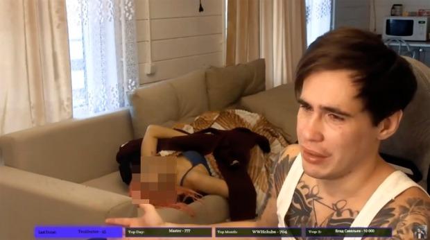 Youtuber livestream bỏ mặc bạn gái mang thai chết cóng ở ban công-3