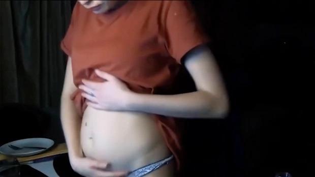 Youtuber livestream bỏ mặc bạn gái mang thai chết cóng ở ban công-4