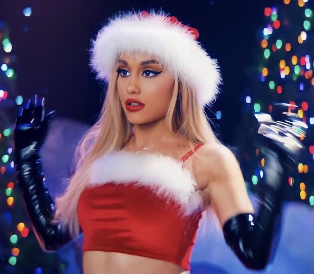 Sự thật phũ phàng về ca khúc Giáng sinh Ariana Grande từng cover-3