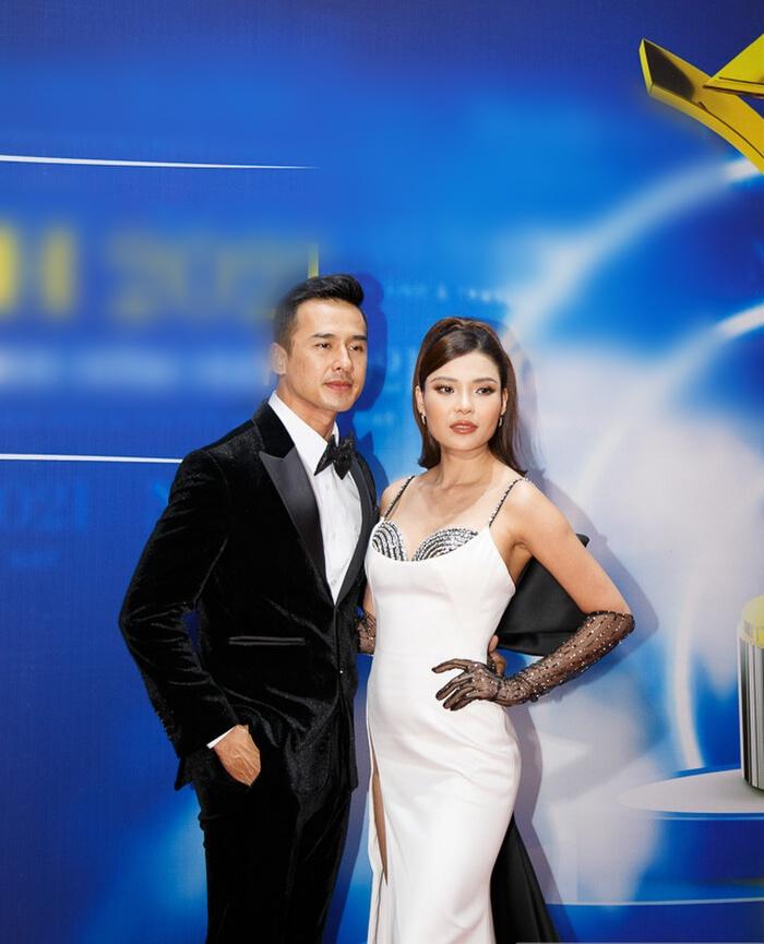 Vừa khoe giảm cân, Thúy Diễm lại để lộ vòng 2 như mang bầu-9