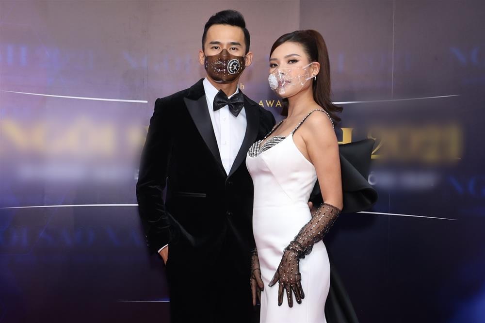 Vừa khoe giảm cân, Thúy Diễm lại để lộ vòng 2 như mang bầu-8