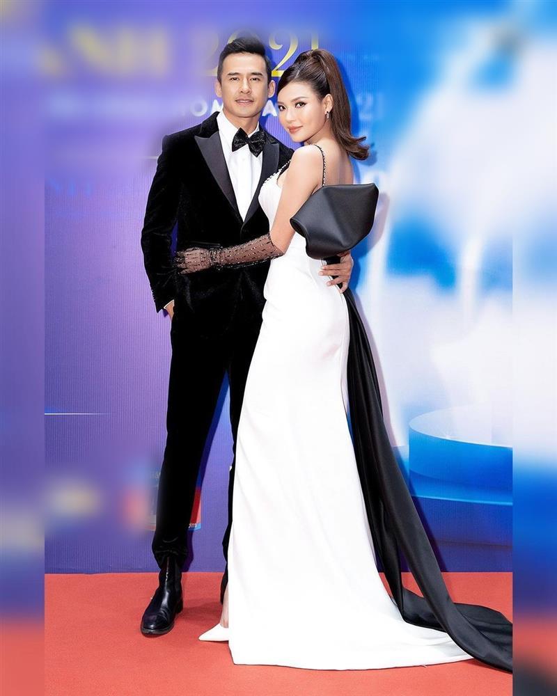 Vừa khoe giảm cân, Thúy Diễm lại để lộ vòng 2 như mang bầu-7