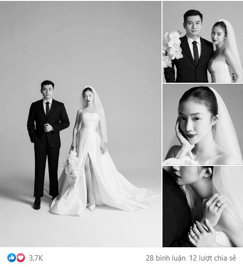 Bộ ảnh cưới Hàn Quốc trắng đen sẽ khiến bạn tan chảy bởi sự thanh lịch và đẳng cấp mà nó mang lại. Những cảnh quay được thực hiện vào đúng thời điểm và địa điểm tuyệt đẹp nhất, cùng với sự kết hợp hoàn hảo giữa trang phục và phụ kiện, tạo nên một bức tranh đẹp tuyệt vời cho ngày trọng đại của đôi uyên ương.