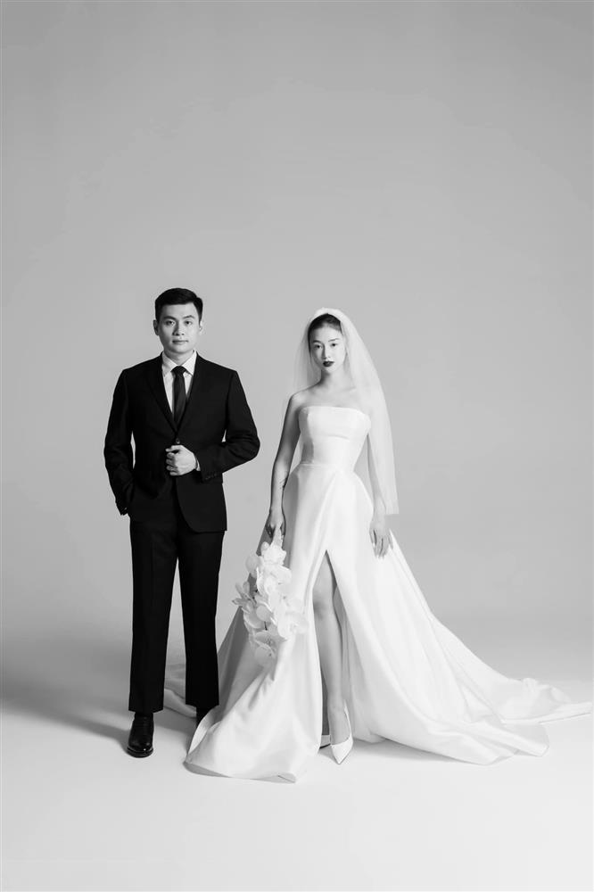 Salim tung ảnh cưới nét căng, vòng 2 chật cứng lùm lùm nghi bầu bí-2