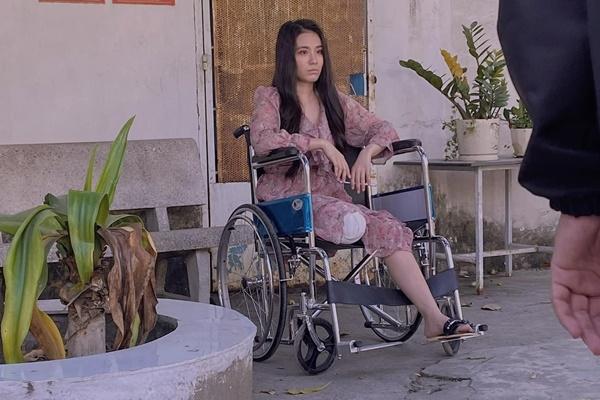 Linh Miu hâm nóng ngày đầu năm với thân thể trần trụi-8