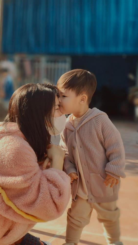 Hòa Minzy đau lòng vì con quá ngoan, các mẹ bỉm đồng cảm-4