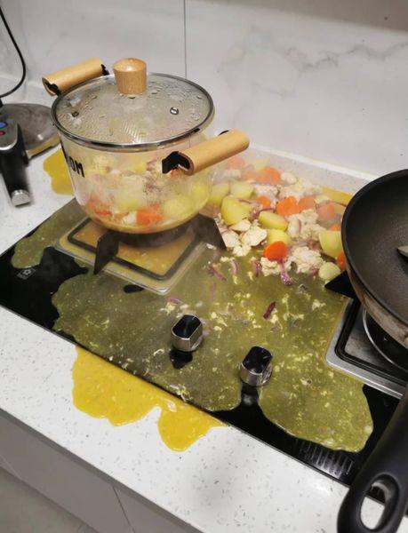 Nồi thủy tinh đang nấu tự nhiên vỡ tan tành, nhiều người sợ cứng người-1