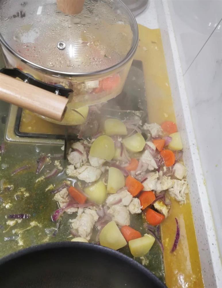 Nồi thủy tinh đang nấu tự nhiên vỡ tan tành, nhiều người sợ cứng người-2