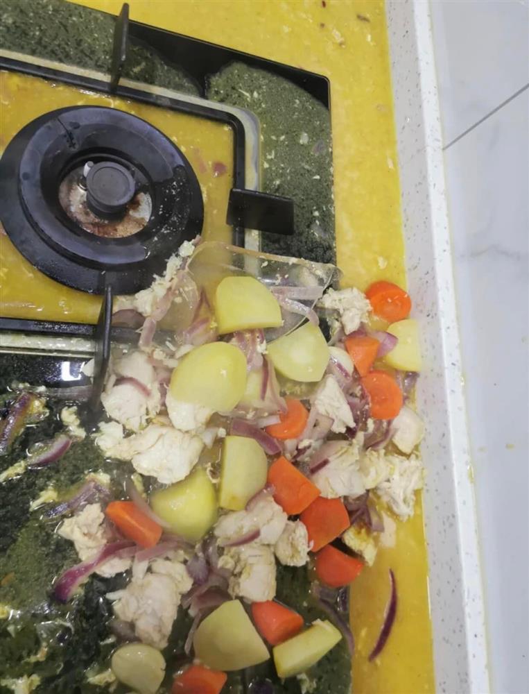 Nồi thủy tinh đang nấu tự nhiên vỡ tan tành, nhiều người sợ cứng người-3