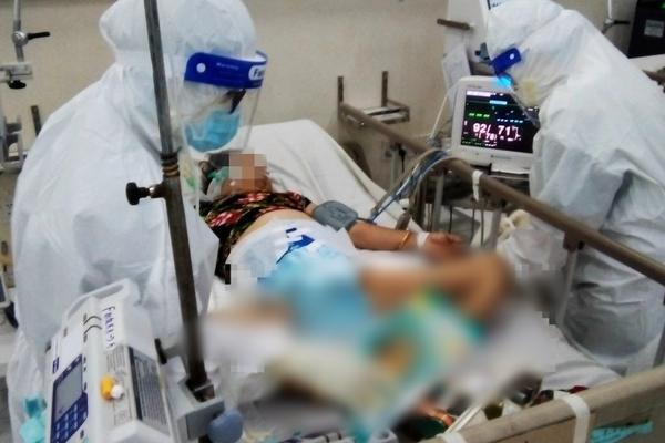 Liều thứ 3 vaccine Covid-19 AstraZeneca tăng cường chống lại Omicron-2