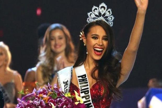 Trang Trần đội vương miện Miss Universe phake giống Đặng Thu Thảo-4