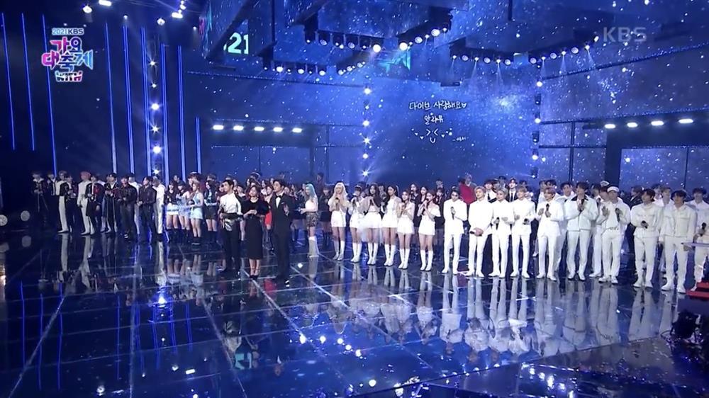 Đối thủ mới nổi của aespa: vô lễ với tiền bối, kỹ năng ca hát có vấn đề-6