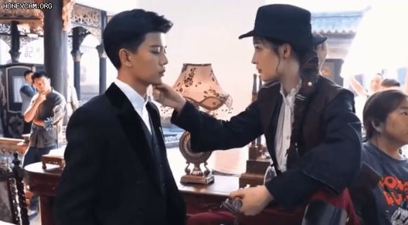 Lộ cảnh giường chiếu của Nhậm Gia Luân, bị nữ chính đè ngửa cực bạo-3