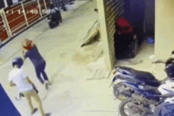 NÓNG: Cướp ngân hàng giữa ban ngày ở Bình Dương-3