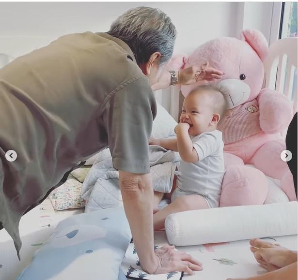 Hồ Ngọc Hà tiếp tục cho ông bà nội Lisa - Leon lên sóng-6