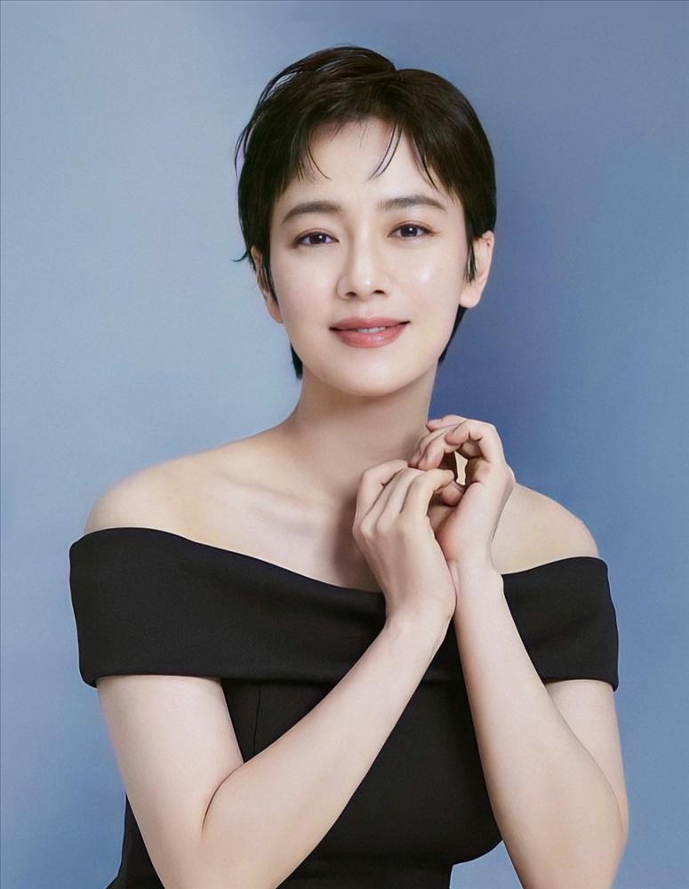 Mái tóc ngắn ngủn của Song Ji Hyo lại thành chủ đề tranh cãi-9