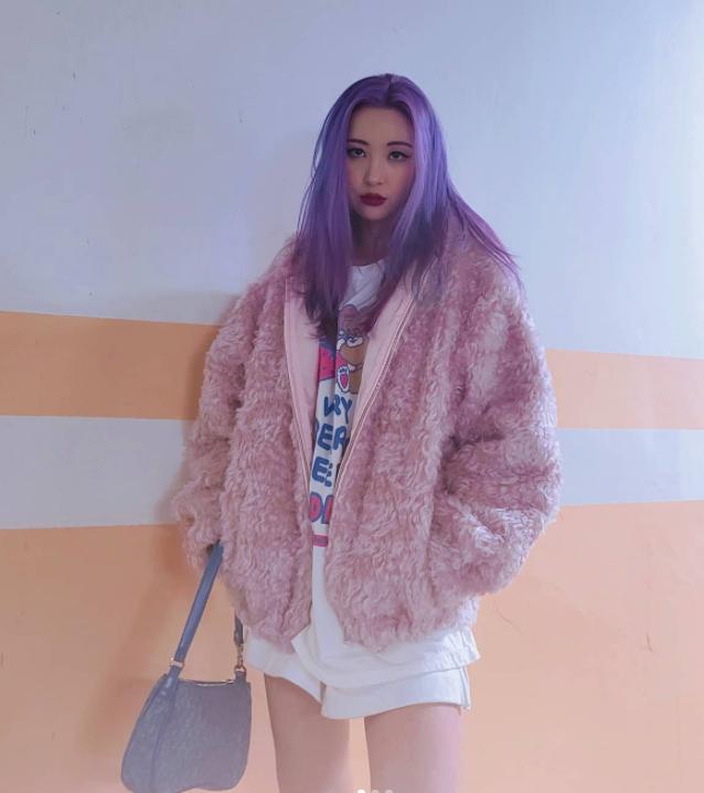 Trời rét căm căm, Sunmi - Joy vẫn mặc chân váy mini khoe dáng-1