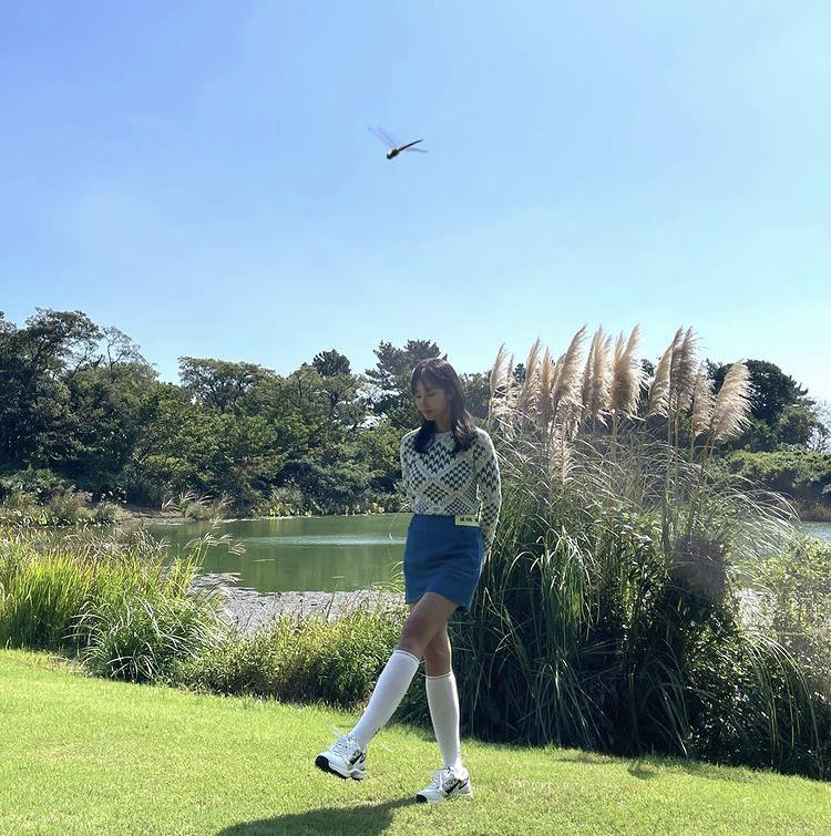 Trời rét căm căm, Sunmi - Joy vẫn mặc chân váy mini khoe dáng-7