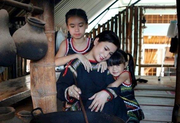 Hé lộ hình ảnh xinh xắn 2 ái nữ nhà Đặng Lê Nguyên Vũ-2