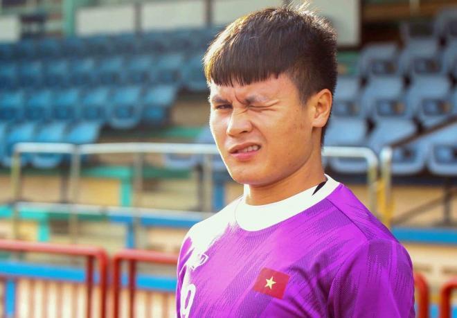 Mẹ nuôi tiết lộ cuộc nói chuyện ngắn với Quang Hải trước trận Bán kết với Thái Lan-1