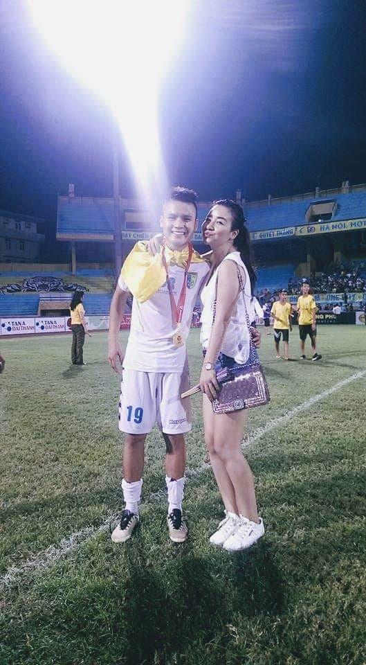 Mẹ nuôi tiết lộ cuộc nói chuyện ngắn với Quang Hải trước trận Bán kết với Thái Lan-2