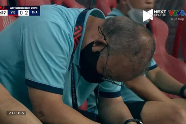 HLV Park gục đầu khi Việt Nam bị Thái Lan dẫn 0 - 2: Còn thở còn gỡ thầy ơi!-1