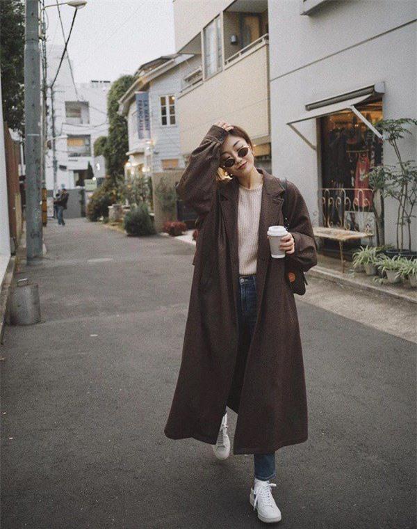 4 kiểu giày diện với áo khoác dáng dài cực tôn dáng-2