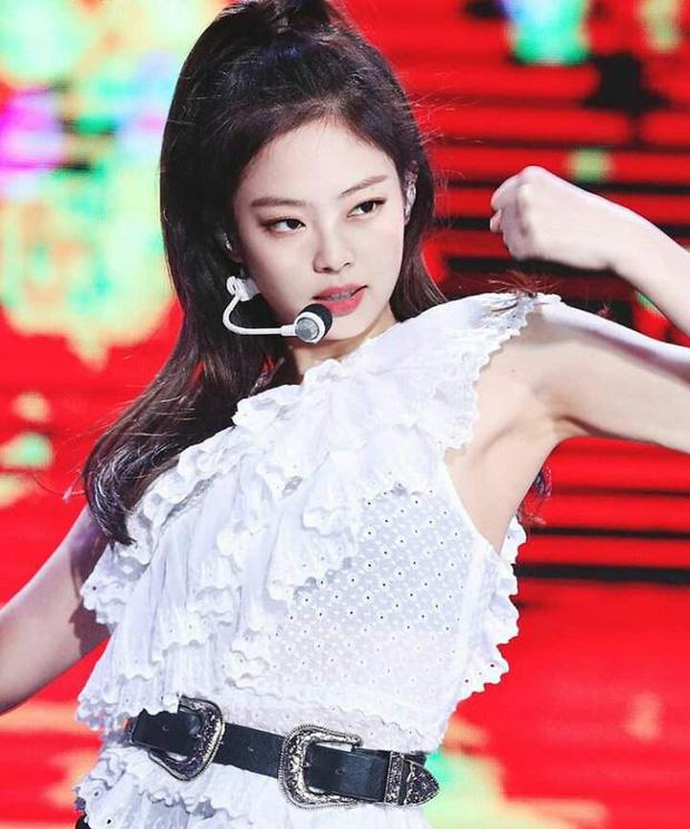 V BTS bị nghi cà khịa Jennie nhưng lại hành động cực ngọt với Jisoo-2