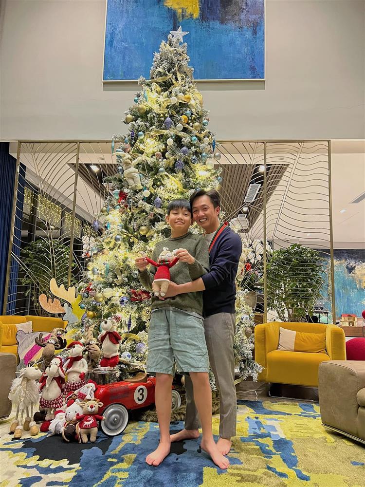 Nhà Cường Đô La đón Noel, cặp giò Subeo nổi bần bật-6