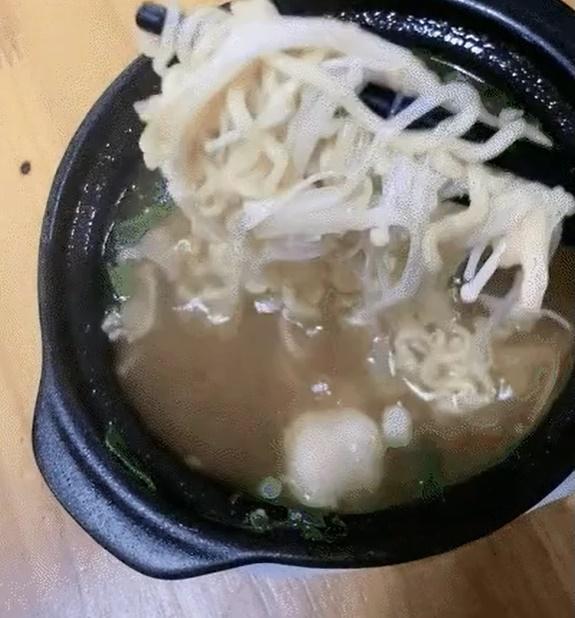 Cô gái bóc phốt tô mì cay, sau khi biết sự thật ai cũng ngã ngửa-2