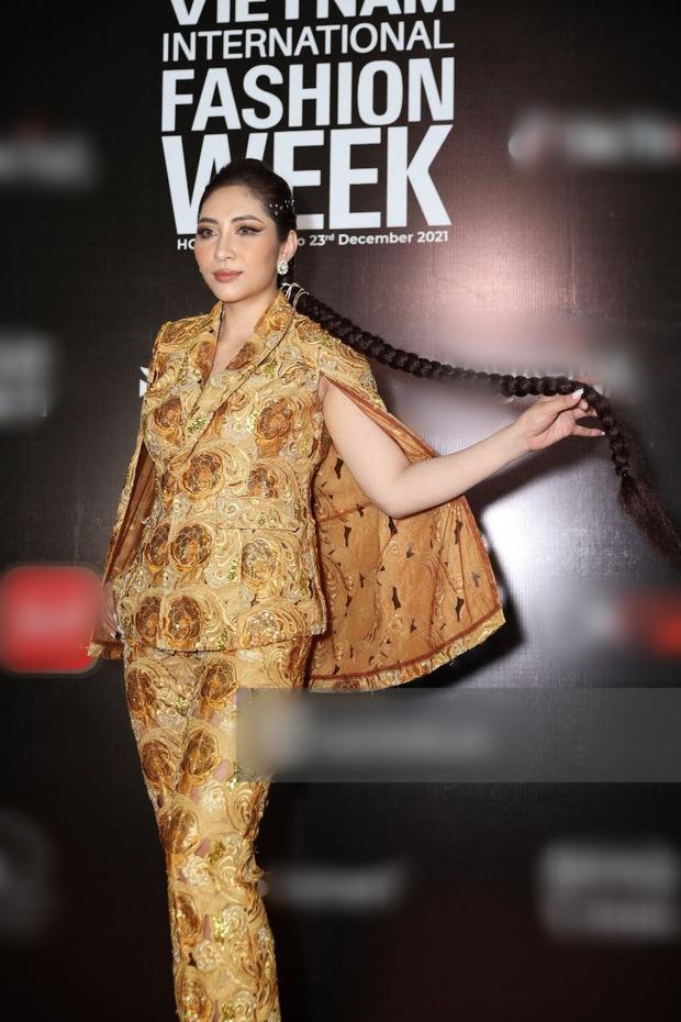 Sao mặc xấu VIFW 2021: Anh Thư lộ phụ tùng, Đặng Thu Thảo đô con-9