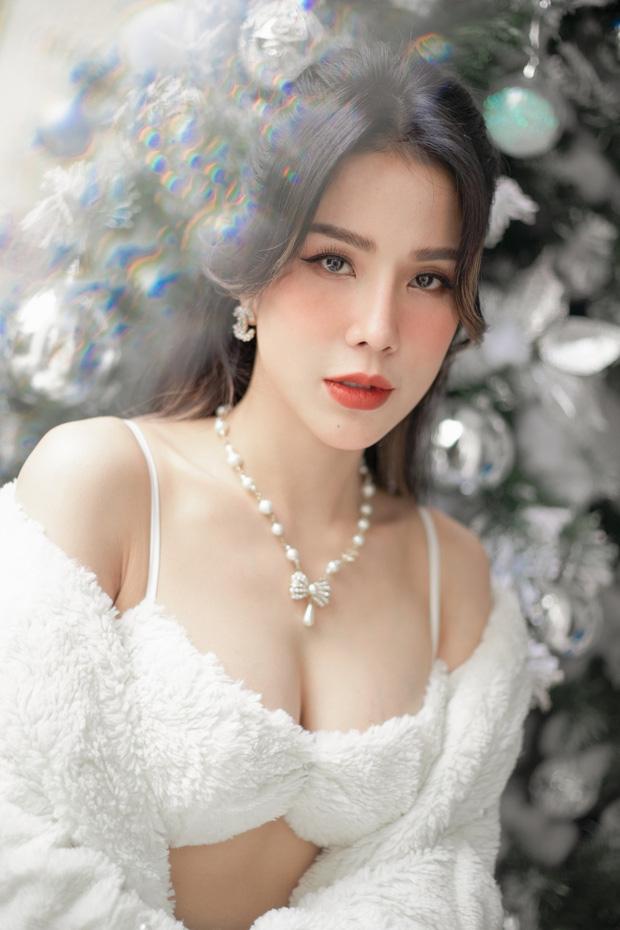 Diệp Lâm Anh hóa bà chúa tuyết sexy khoe vòng 1 ngộp thở dịp Noel-2