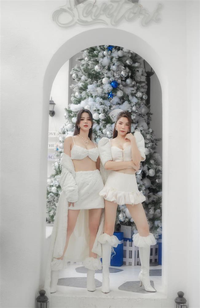 Diệp Lâm Anh hóa bà chúa tuyết sexy khoe vòng 1 ngộp thở dịp Noel-4