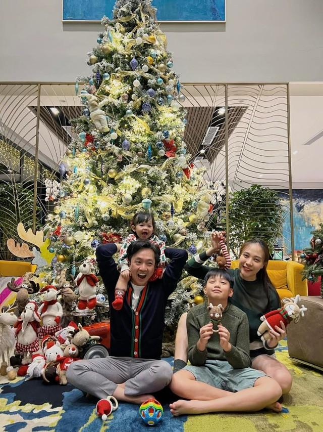 Sao Việt rộn ràng đón Noel: Gia đình Vy Oanh chiếm spotlight-15